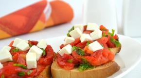 Healthy Sandwich With Roasted Peppers and Feta